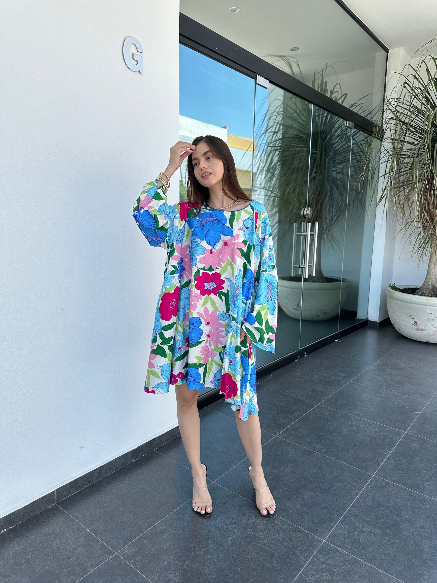 VESTIDO FLOREADO SUELTO CON MANGAS