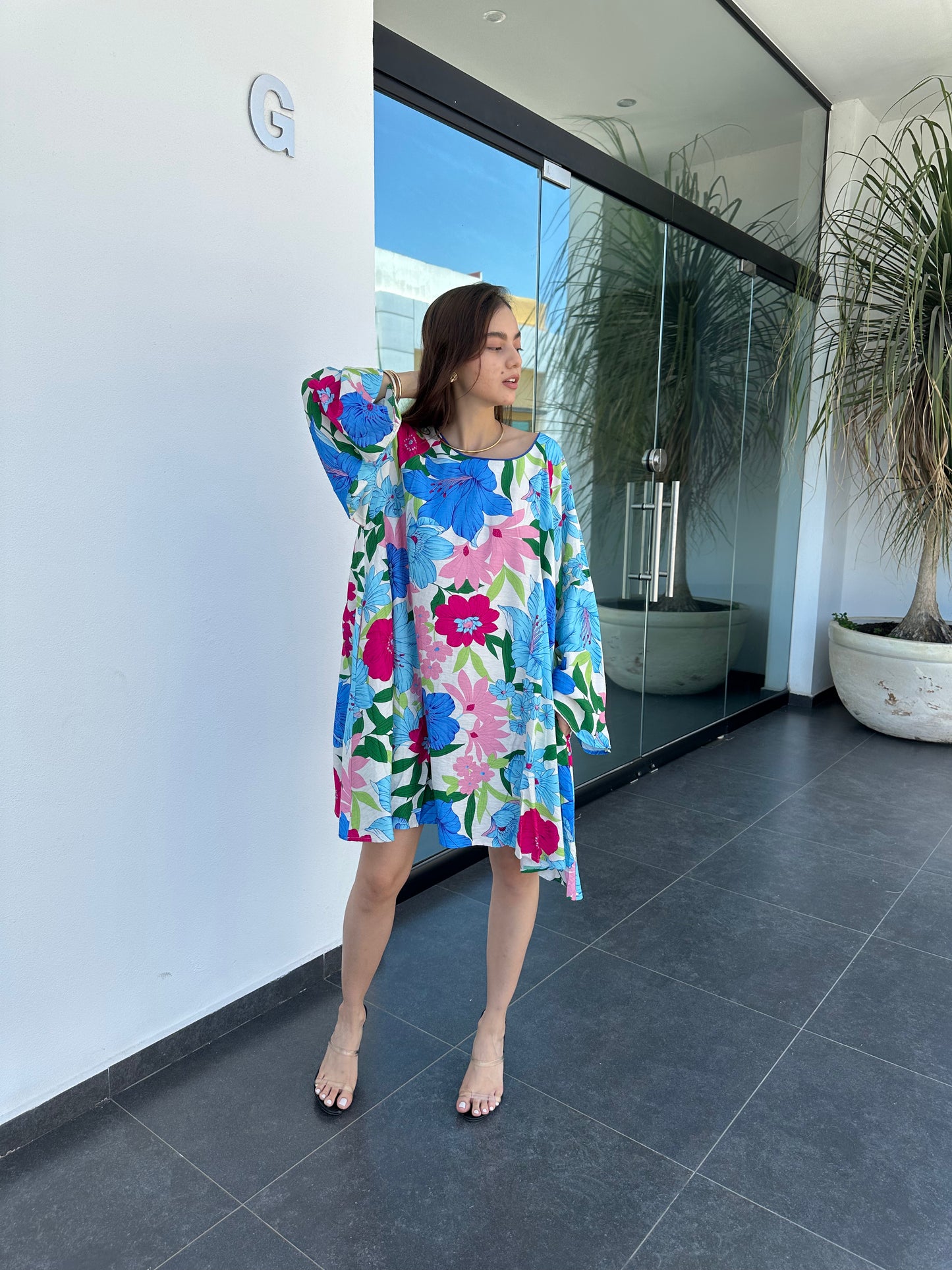 VESTIDO FLOREADO SUELTO CON MANGAS