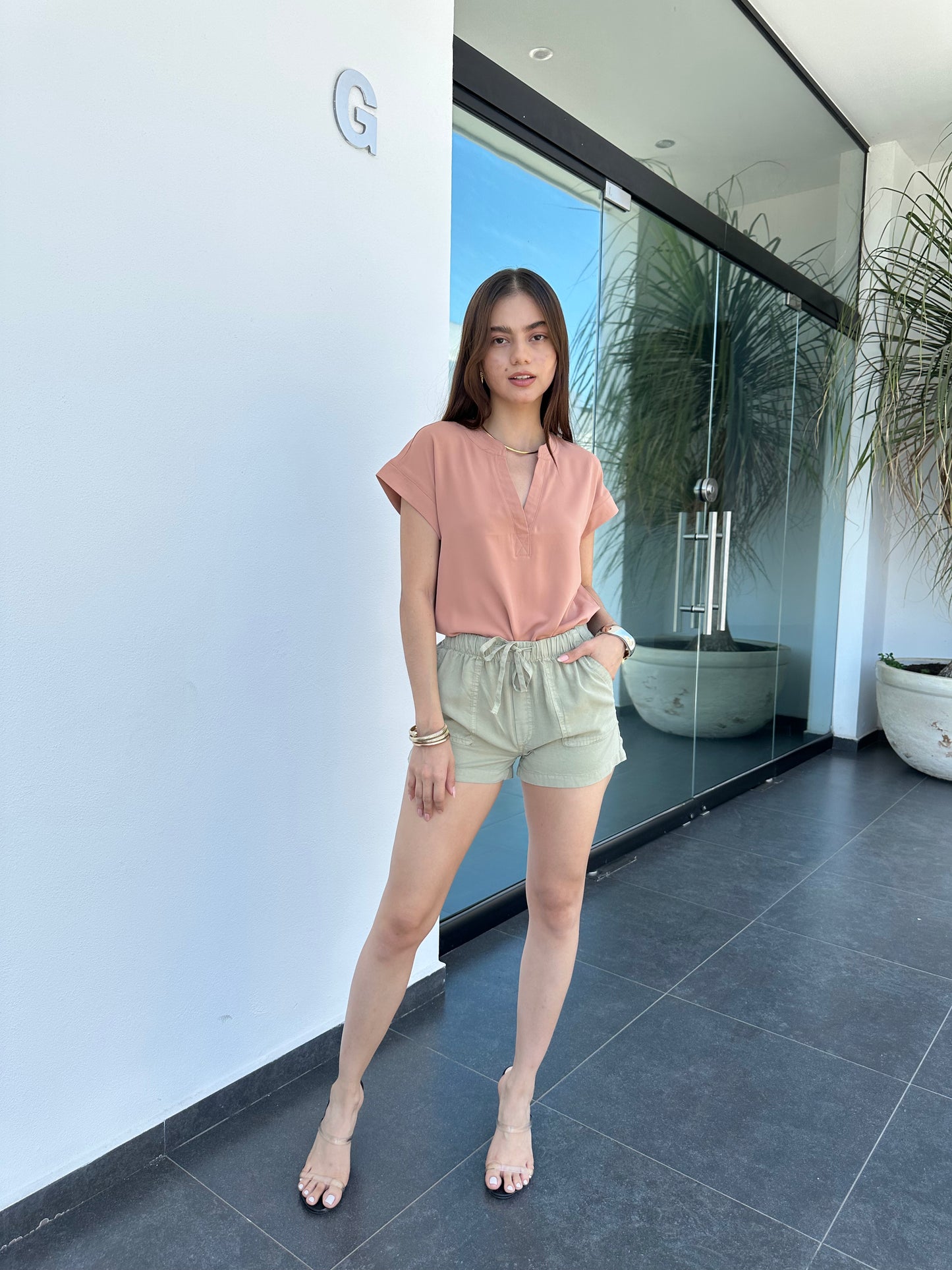 BLUSA CON CUELLO V